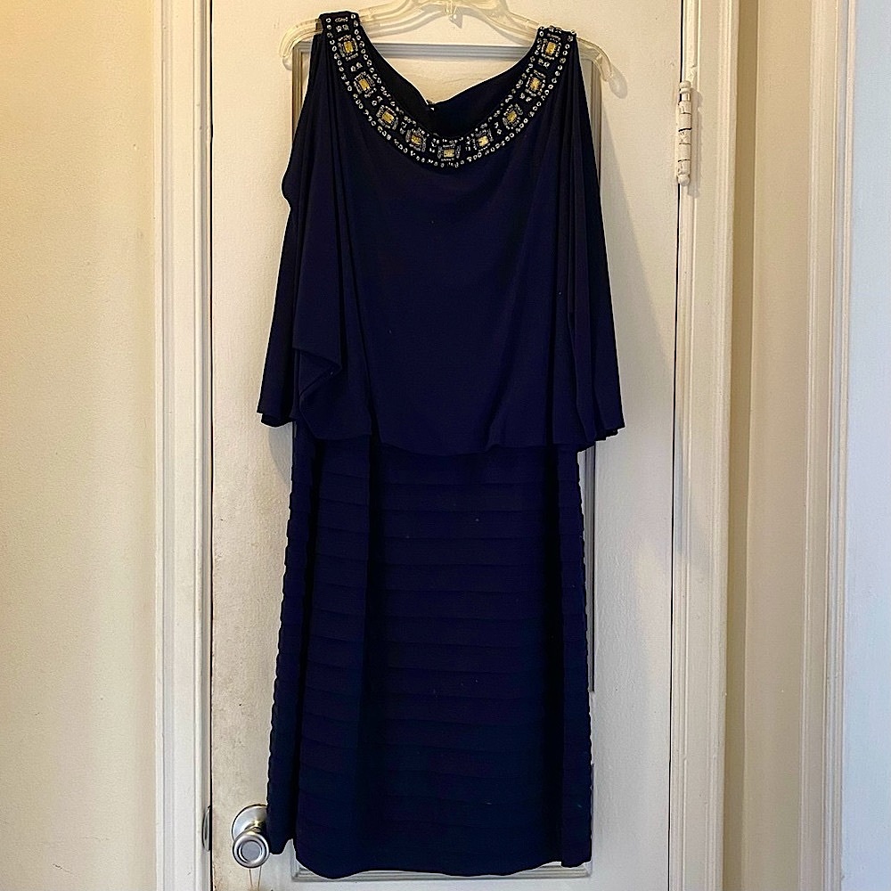 Xscape by Joanna Chen 18W - navy blue, neck embellishment, split sleeve - Picture 6 of 7